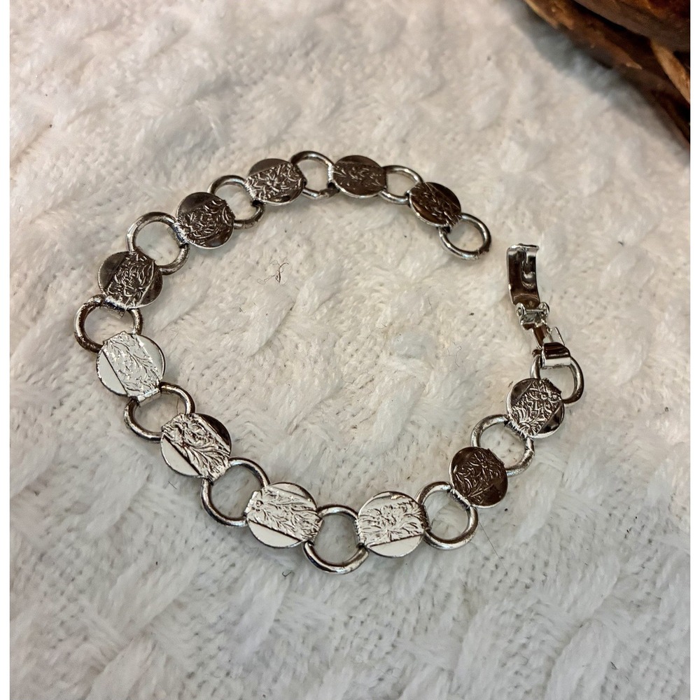 Vintage Sarah Coventry Silver Tone Bracelet Floral Textured Disc Link Signed
